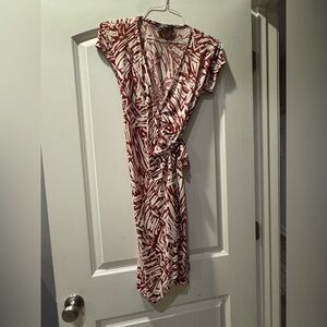 B. Moss Red and White Patterned Wrap Dress size S